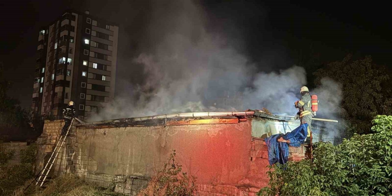 Kayseri Melikgazi'de Müstakil Evde Çıkan Yangın Bir Saatlik Müdahaleyle Söndürüldü