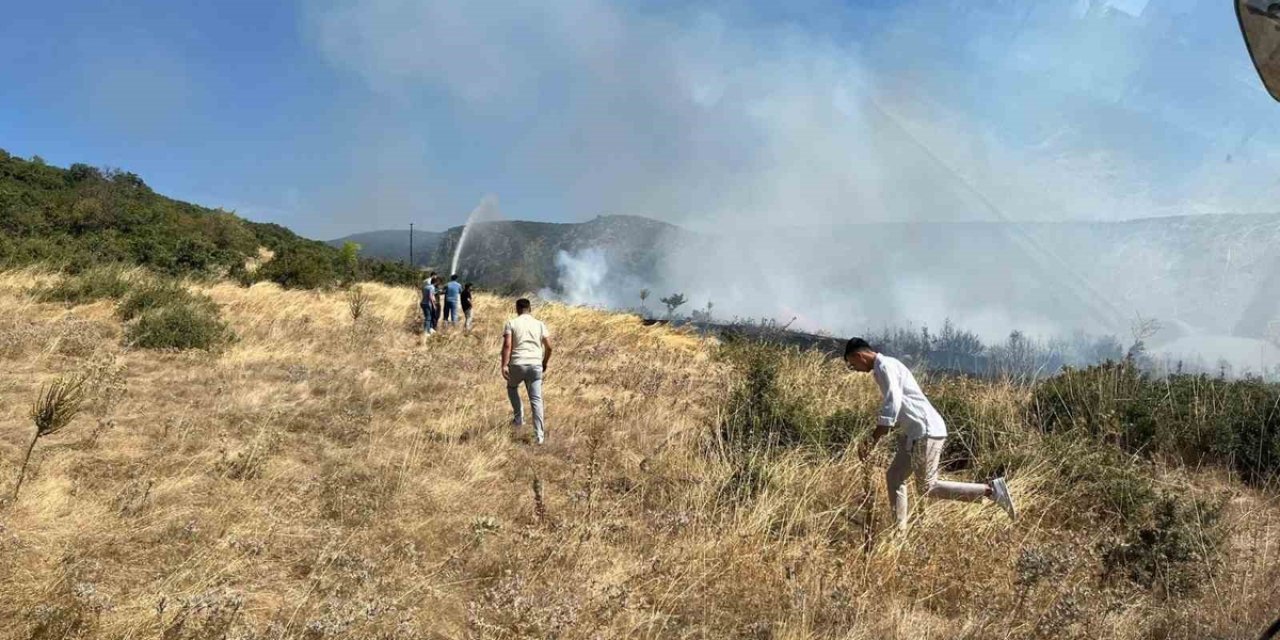 Kütahya Simav'da Dağlık Alandaki Yangın Büyümeden Söndürüldü