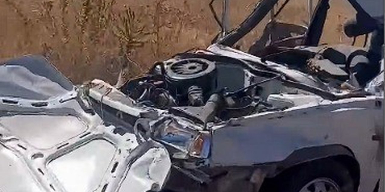 Kütahya Emet'te Otomobil Tarlaya Yuvarlandı, Sürücü Ve Yolcu Yaralandı