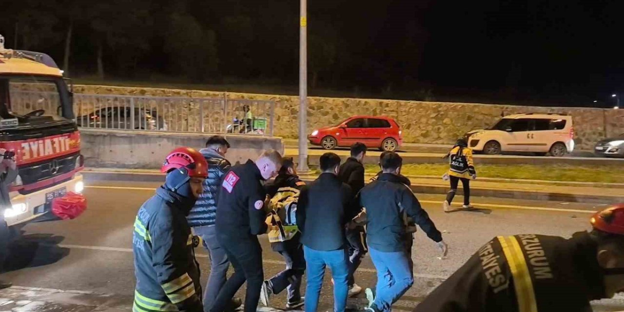 Erzurum Palandöken'de İki Araç Çarpıştı, Otomobildeki Sürücü Ve Yolcu Yaralandı