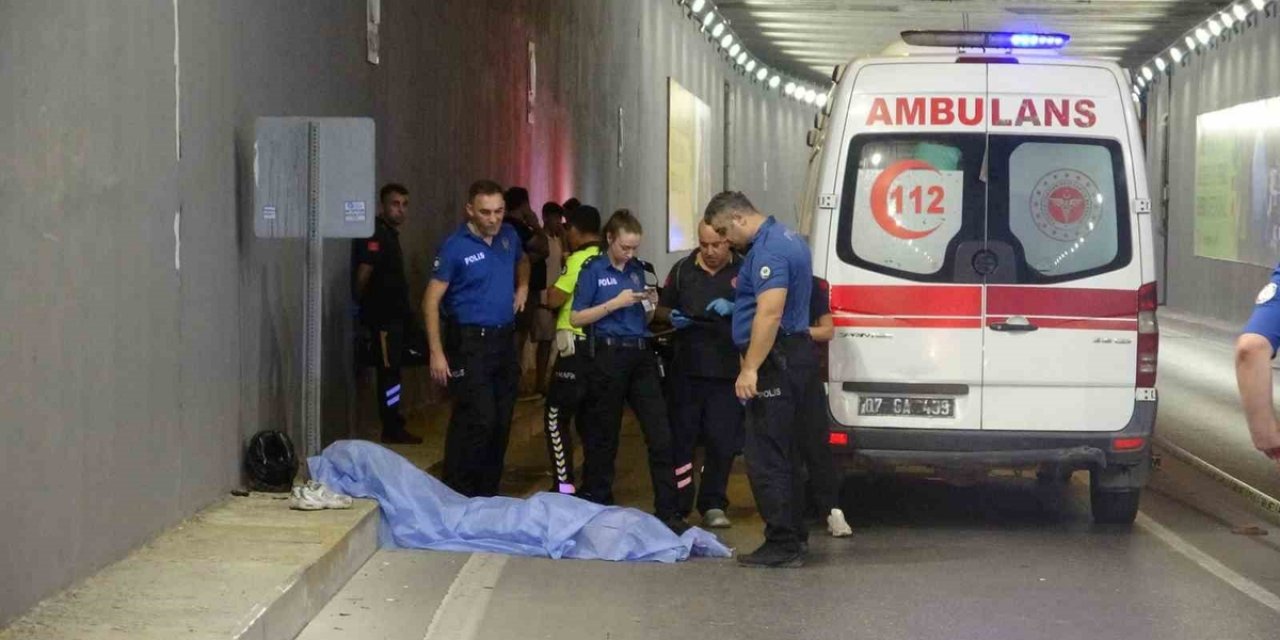 Antalya'da Ehliyetini 20 Gün Önce Alan 18 Yaşındaki Motosikletli Alt Geçitte Hayatını Kaybetti