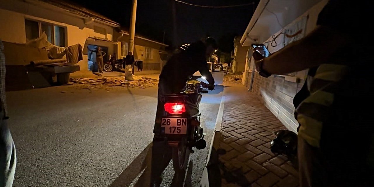 Eskişehir'de Plakasını Eliyle Kapatan Motosiklet Sürücüsüne 200 Bin TL Ceza Kesildi