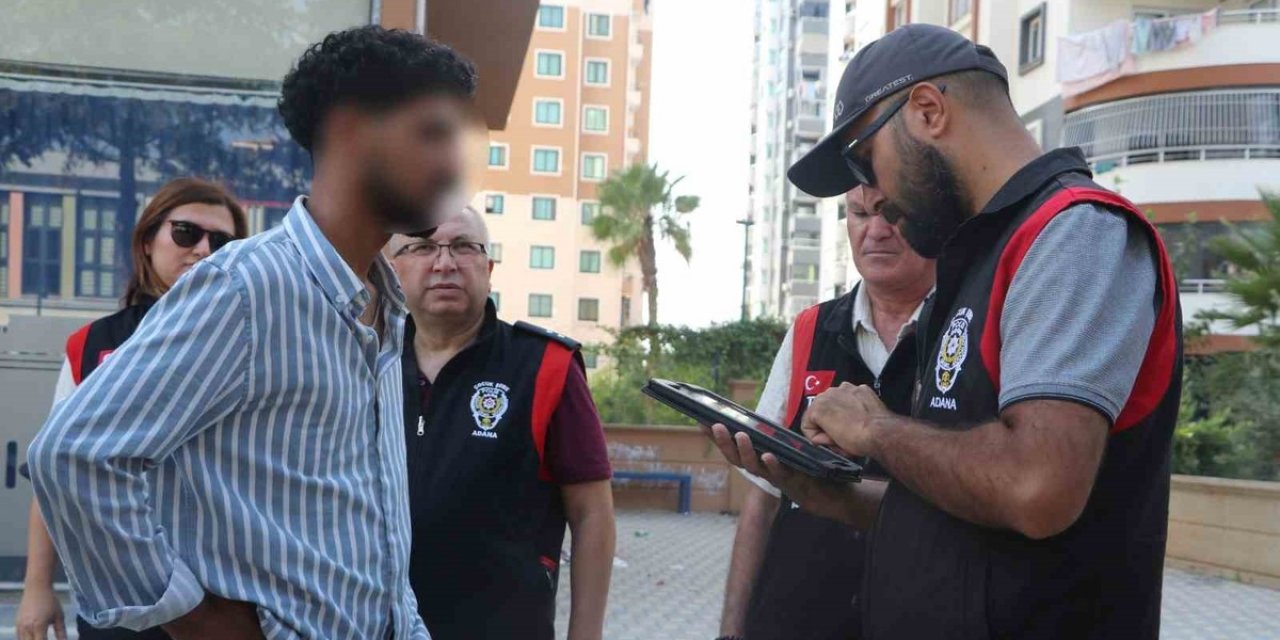 Adana'da Okul Çevrelerinde Polis Denetimi, Narkotik Köpekleri De Katıldı