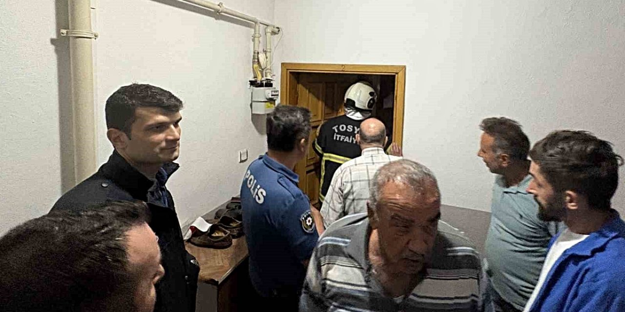 Tosya'da Camiye Giden Ev Sahibinin Unuttuğu Tost Makinesi İtfaiyeyi Harekete Geçirdi
