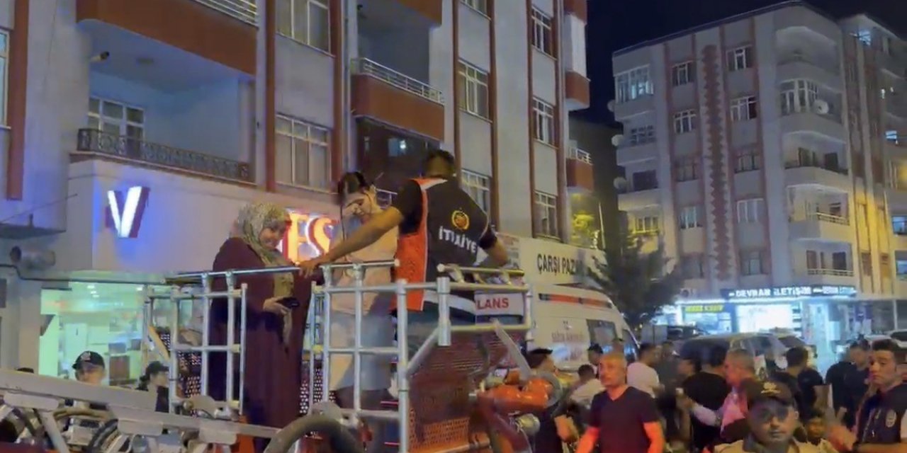 Iğdır'da Apartman Yangınında Dumandan Etkilenen 18 Kişi Tahliye Edildi