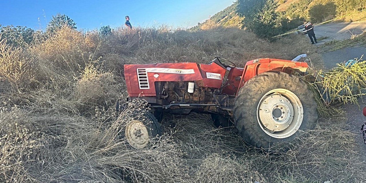 Manisa'da Tarlada Devrilen Traktörün Altında Kalan 56 Yaşındaki Adam Öldü