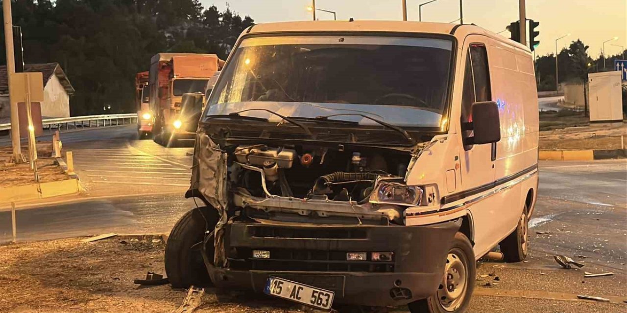 Burdur'da Tarım İşçisi Minibüsü Devrildi, Hastaneye Kaldırılan 9 Yaralının Durumu İyi