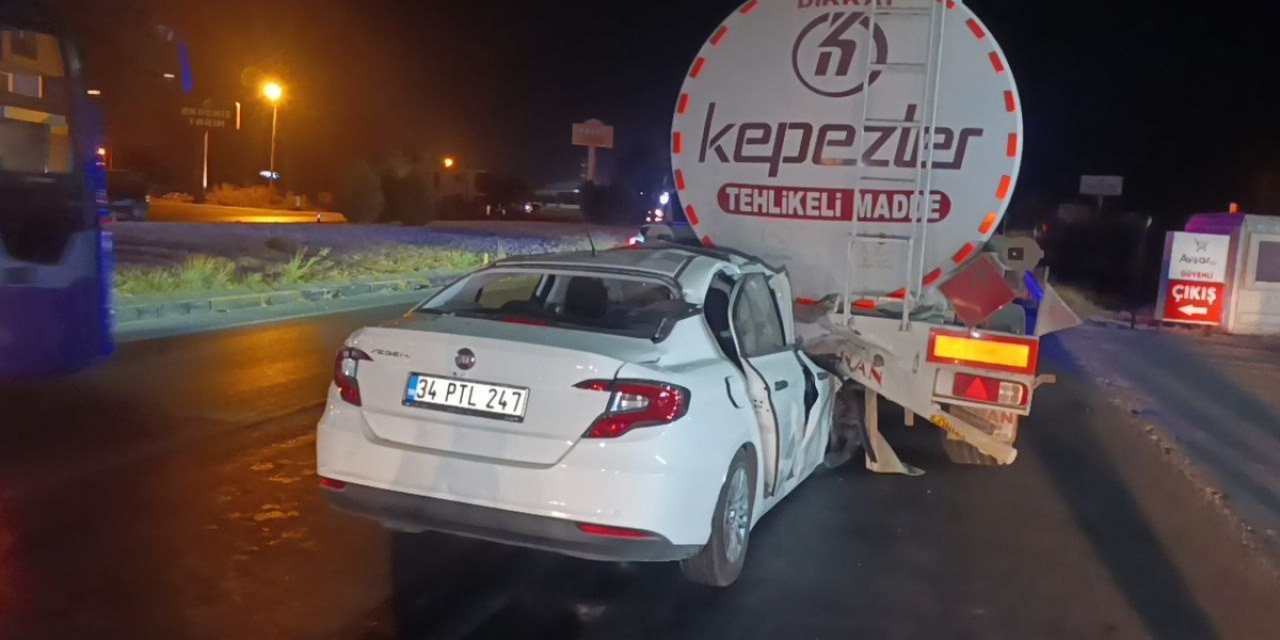 Akaryakıt Tankerine Arkadan Çarpan Otomobil 100 Metre Sürüklendi: 1 Ölü