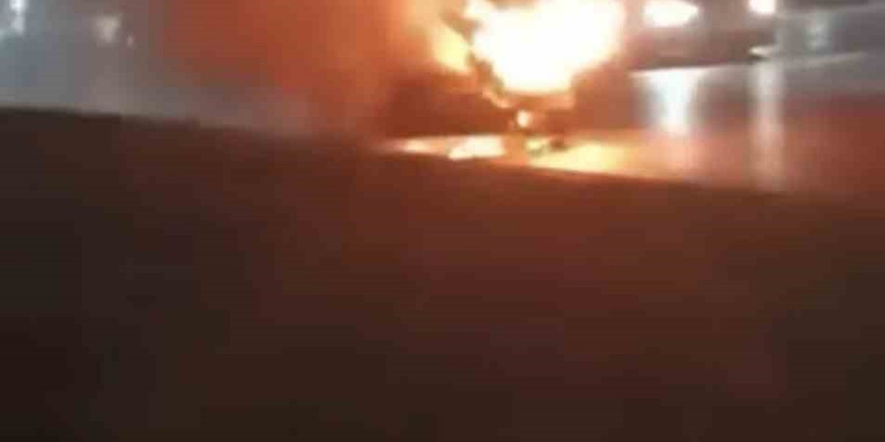 Bursa'da Seyir Halindeki Otomobilin Motoru Alev Aldı, Yangın Söndürüldü