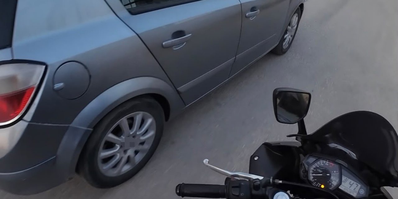 Eskişehir'de Motosiklet Sürücüsü, Otomobilden Atılan Çöpü Camdan İçeri Attı