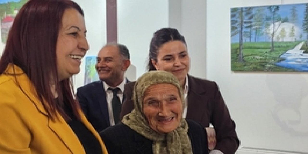 81 Yaşındaki Şahinde Ermiş, Televizyondan Öğrendiği Resim Sanatını İkinci Kez Sergiledi