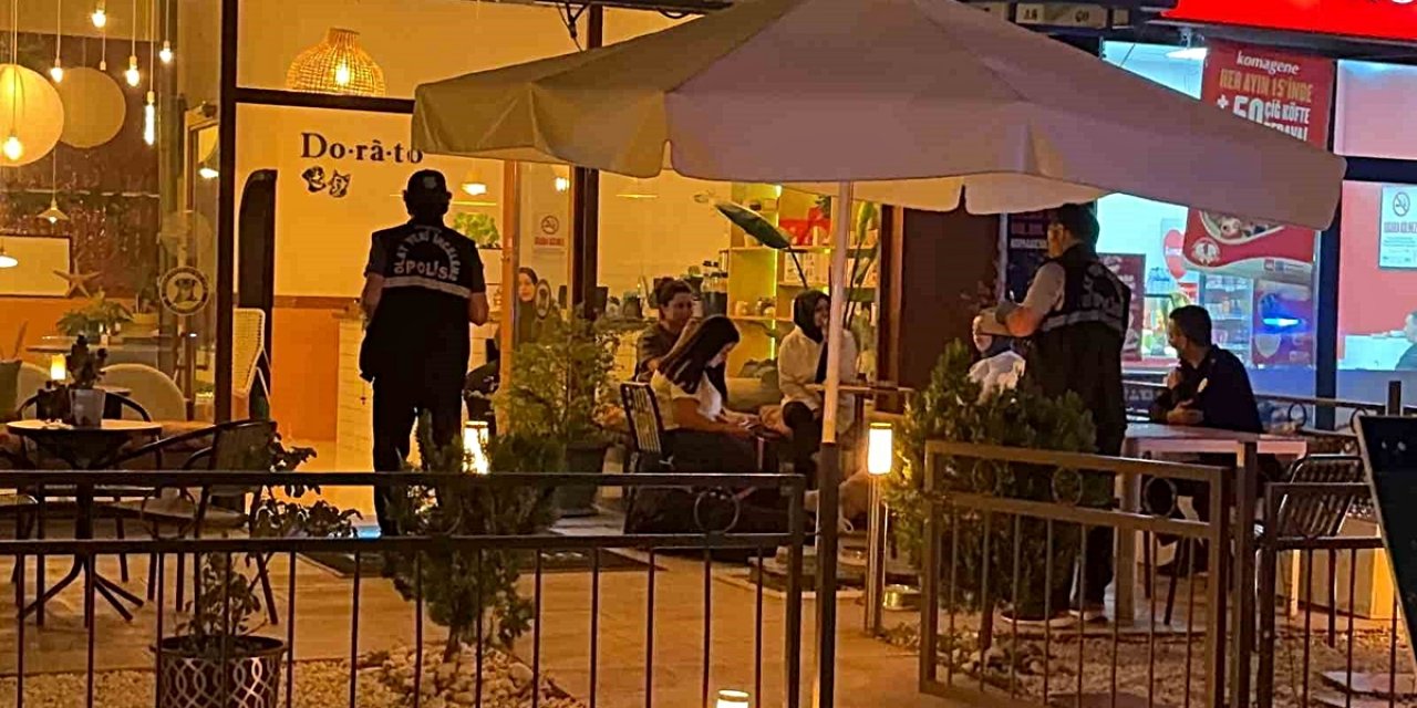 Kayseri Talas'ta Bıçaklanan Kişi Kafeye Sığındı, Polis 5 Şüpheliyi Arıyor