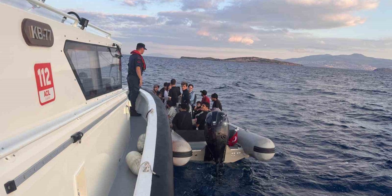 İzmir Aliağa Açıklarında Lastik Bottaki 15 Düzensiz Göçmen Yakalandı