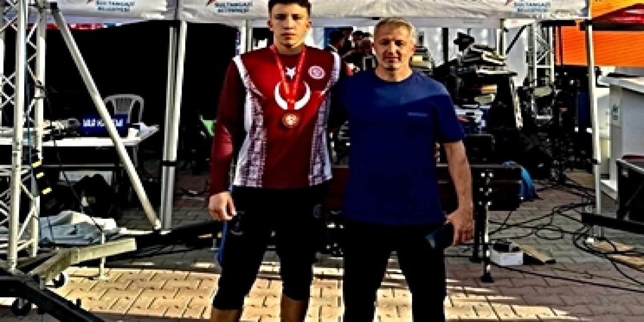 Bilecikli Güreşçi Furkan Bulur, 75 Kiloda Türkiye İkincisi Oldu