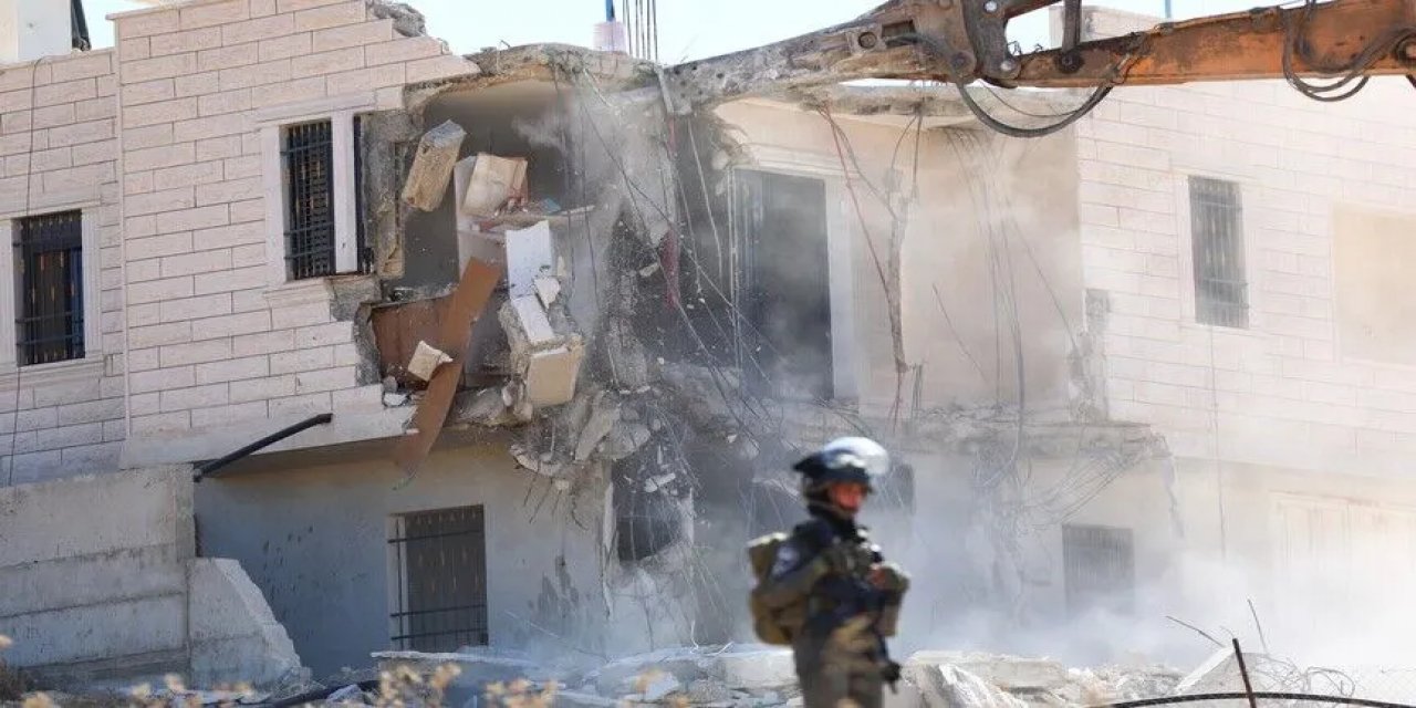 İsrail, Batı Şeria'da Gasbedilen Filistin Topraklarında "Yerleşim Kuşağı" Kurmak İçin Filistinlilerin Evlerini Yıkıyor