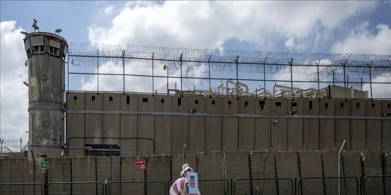 Filistin Esirler Cemiyeti: İsrail Hapishanelerinde Hasta, Yaşlı Ve Çocuk 9 Bin 350 Filistinli Esir Bulunuyor