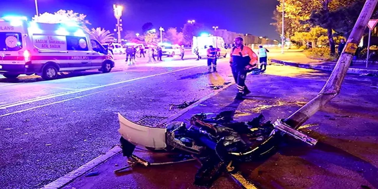 Maltepe’de İki Araç Çarpıştı: 2’si Ağır 9 Yaralı