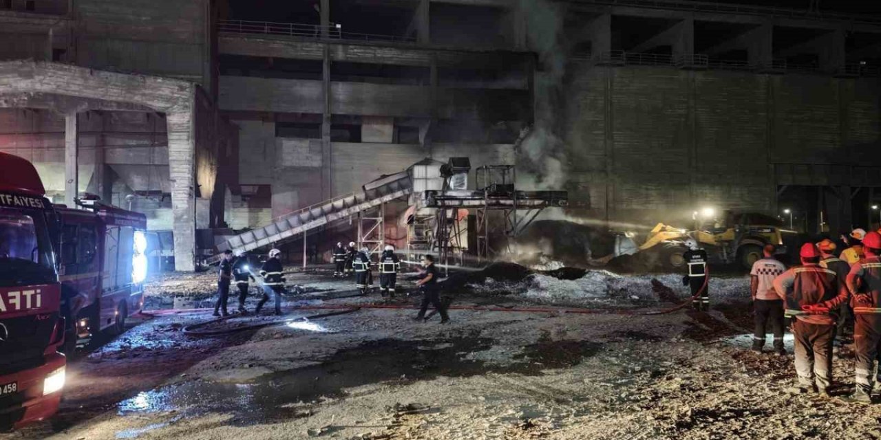 Sivas’ta Çimento Fabrikasında Korkutan Yangın