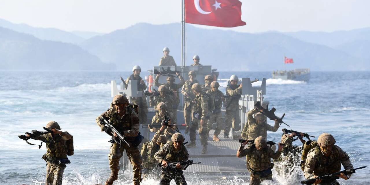 TSK'nın Hamlesi Yunanistan'ı Ürküttü! "Türkiye, En Seçkin Birliklerini Oraya Nakletti"