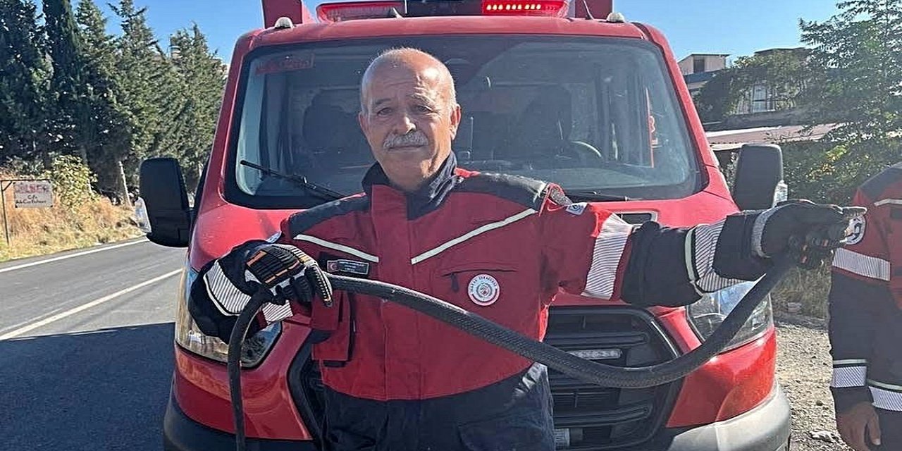 Vatandaşları Tedirgin Eden 1 Buçuk Metre Yılanı İtfaiye Yakaladı