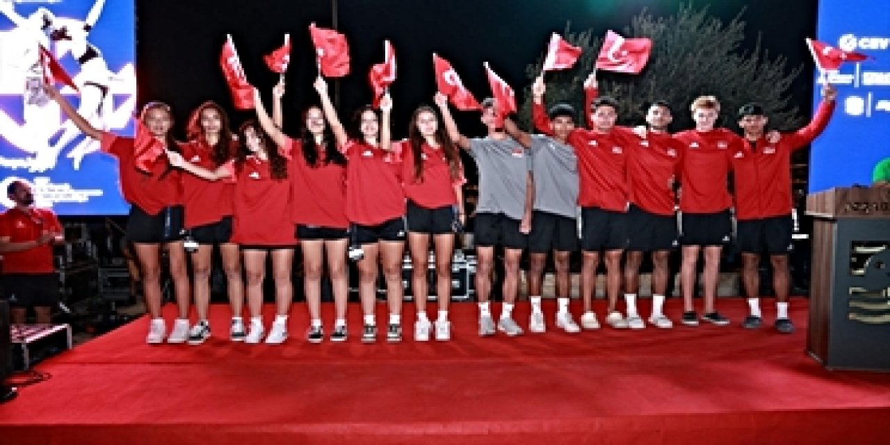 İzmir Foça'da 35 Ülkeden 70 Takımlı Plaj Voleybolu Şampiyonası Başladı