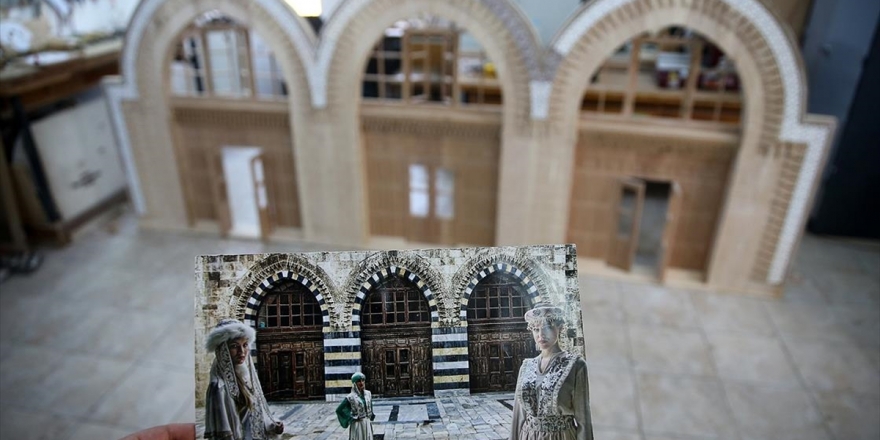 Adana'daki Tarihi Ulu Cami'nin Girişi Ahşaba Aktarılıyor