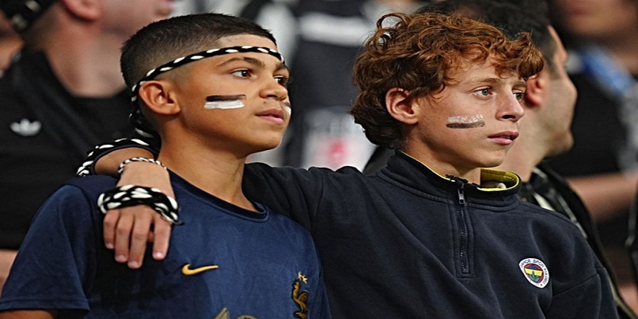 Ağabeylerine Örnek Oldular! Beşiktaş-marsilya Maçına Damga Vuran Kare