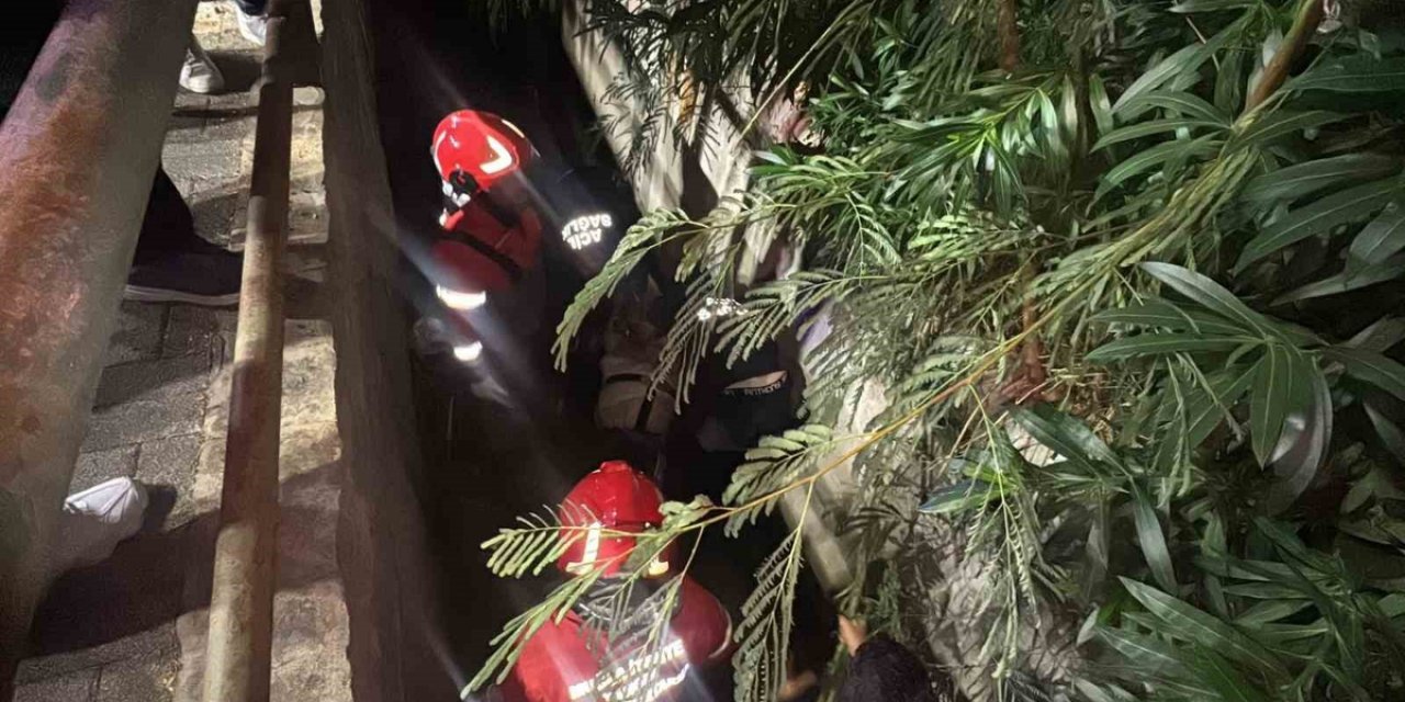 Marmaris Çıldır Mahallesi'nde Dereye Düşen Erkek Şahıs Hastaneye Kaldırıldı