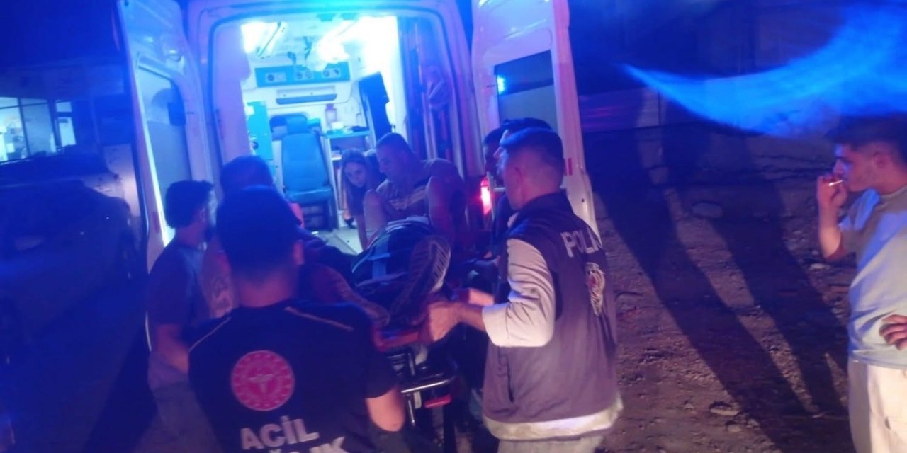 Hatay Defne'de Asansör Boşluğuna Düşen Yaralı, Ekiplerce Kurtarıldı