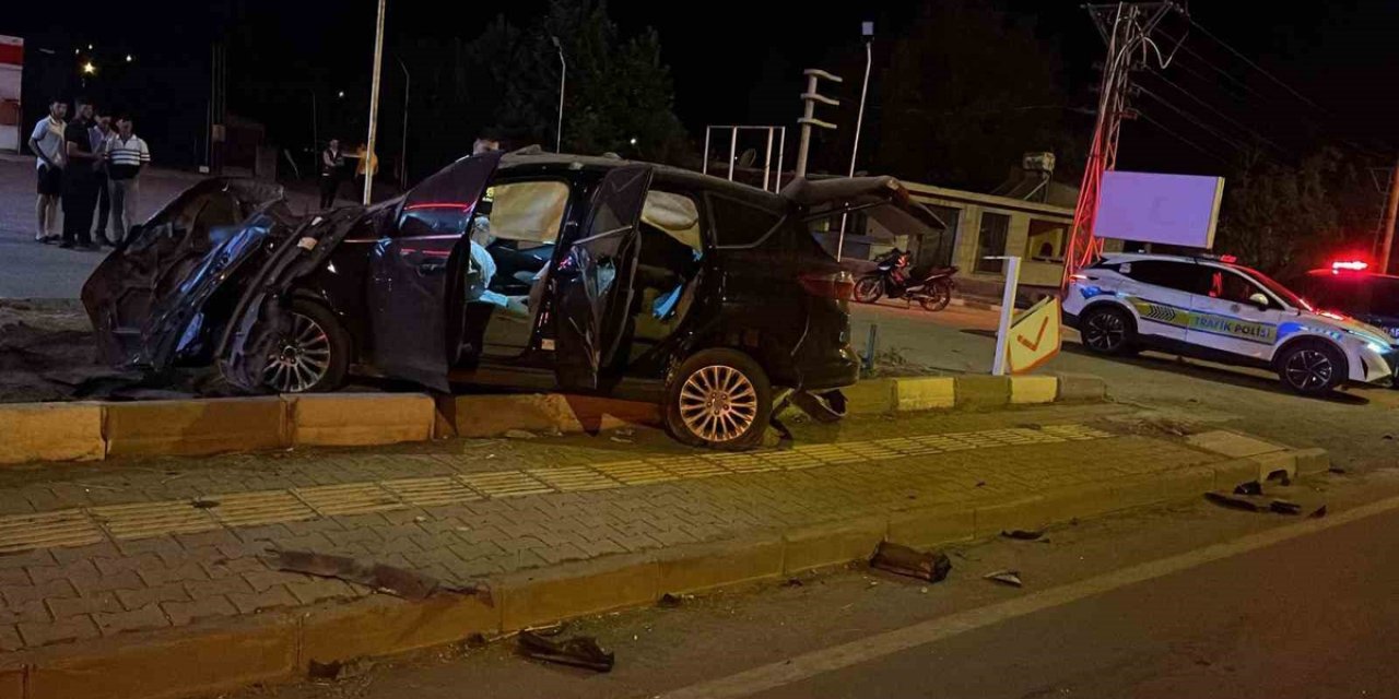 Gaziantep İslahiye'de Kontrolden Çıkan Otomobilin Sürücüsü Ağır Yaralandı