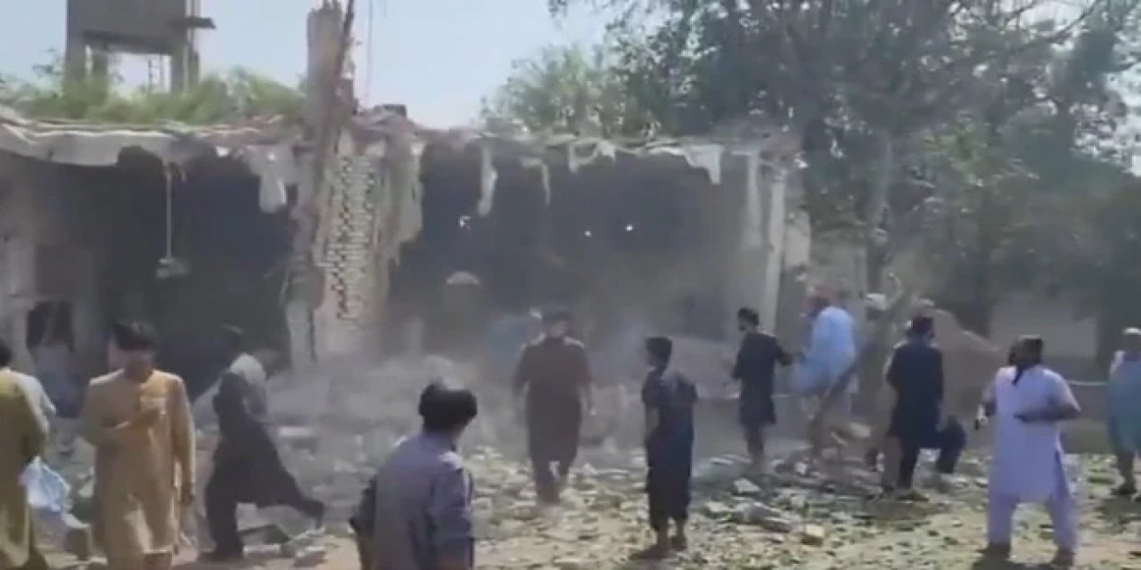 Pakistan'da Camide Patlama: 15 Ölü: 50 Yaralı… Bölgeden İlk Görüntüler Geldi!