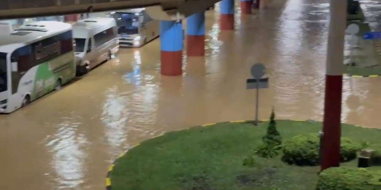 Trabzon Havalimanı Sular Altında Kaldı! Şehir Böyle Yağmur Görmedi