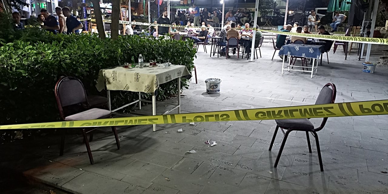 Manisa'da Çay Bahçesinde Ateş Açan Y.C.'nin Seken Kurşunu S.K.'yi Yaraladı