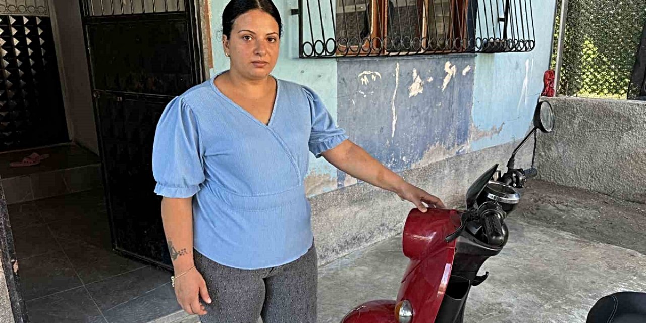 Adana Yüreğir'de Çocuklarını Okula Götüren Anne, Ehliyetsiz Sürücüden Şikayetçi Oldu