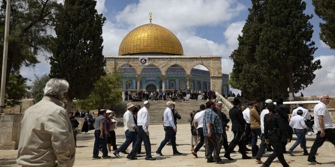 Filistin Topraklarını Gasbeden Yaklaşık 100 İsrailli, "Yom Kippur" Öncesi Mescid-i Aksa'ya Baskın Düzenledi