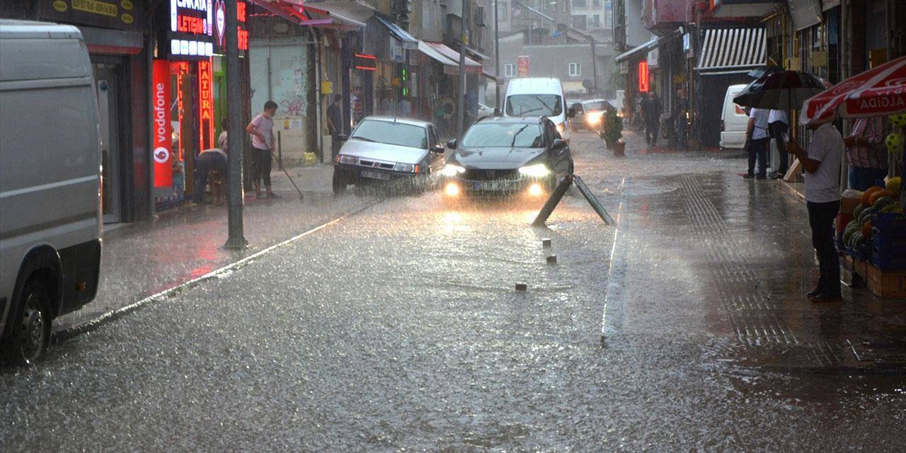 Meteoroloji'den İki İlde Kuvvetli Yağış Uyarısı! Sel, Heyelan Ve Yıldırım