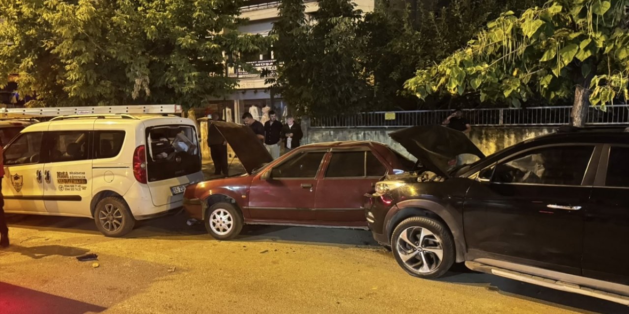 Sinop Boyabat'ta Otomobil 7 Aracın Zarar Gördüğü Kazaya Neden Oldu, 2 Kişi Yaralandı
