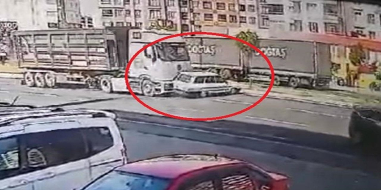 Tırla Çarpışan Otomobil Takla Attı! Sürücünün Durumuna Herkes Şaşırdı