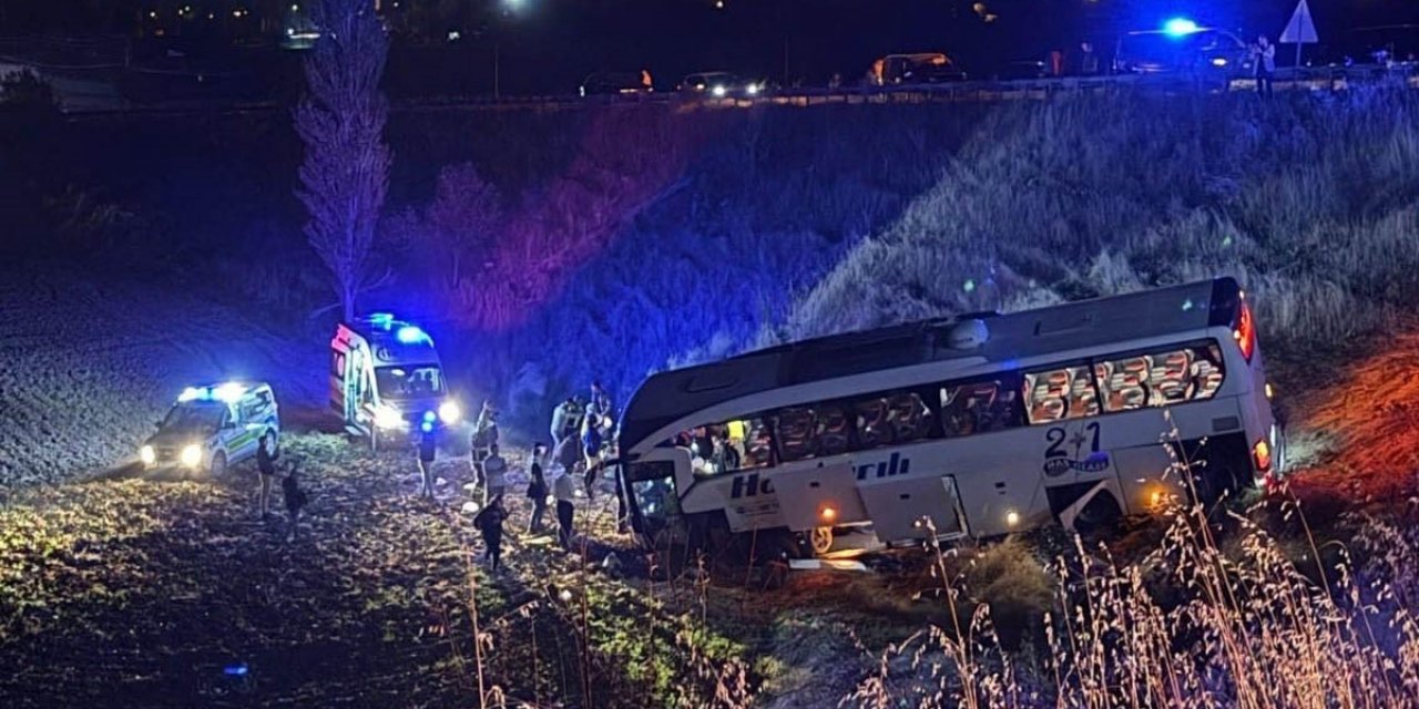 İlk Belirlemelere Göre Amasya Merzifon'da Yolcu Otobüsü Şarampole Uçtu, 24 Kişi Yaralandı