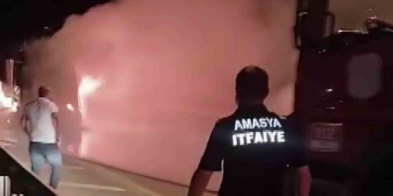 Seyir Halindeki Gübre Yüklü Tır Amasya'da Alev Topuna Döndü, Sürücü Kurtuldu