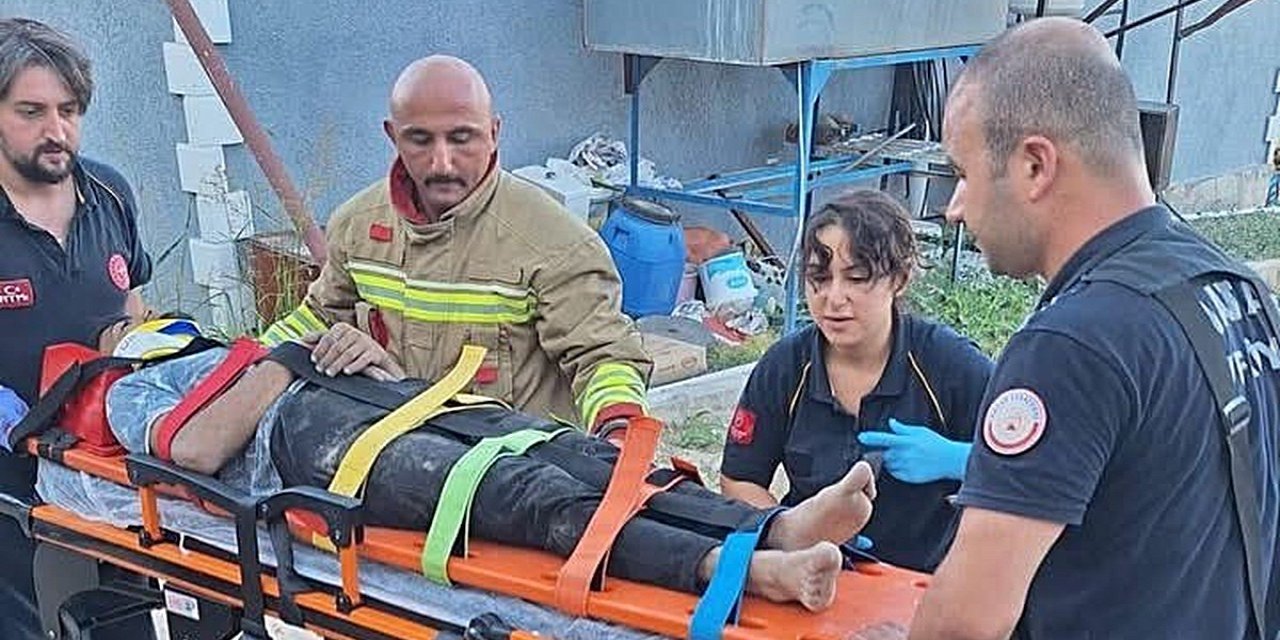Hatay Altınözü'nde Traktör Devrildi, Altında Kalan 3 Kişi Yaralandı