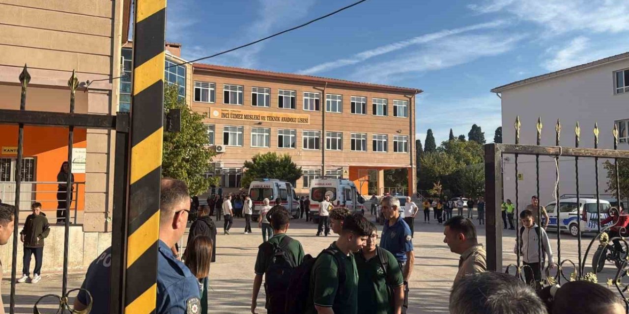 Silah Seslerinin Yükseldiği Okuldan İlk Görüntüler! Saldırgan Böyle Kaçtı