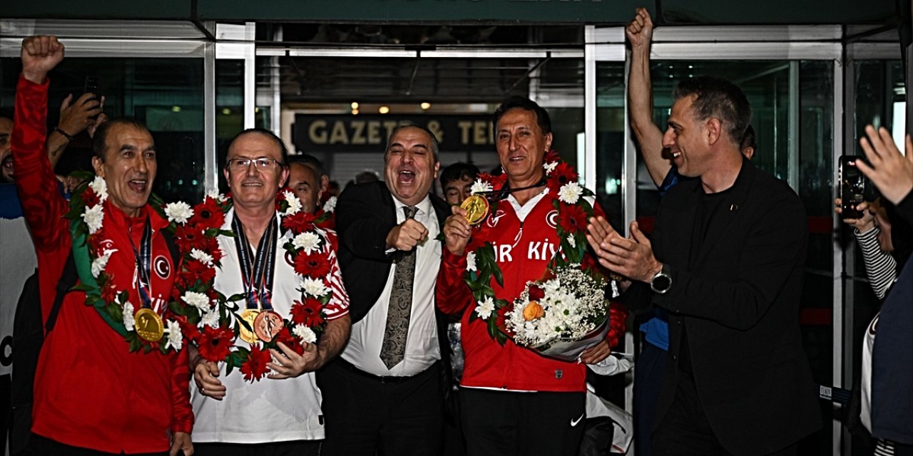 Dünya Tekvando Poomsae Şampiyonası'nda 1 Altın 2 Bronzla 10 Yıllık Hasret Bitti