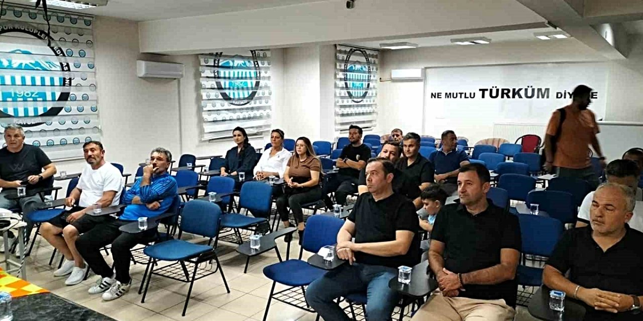 Kayseri'de Amatör Küme Temsilcilerine Yeni Sezon Oyun Kuralları Eğitimi Verildi