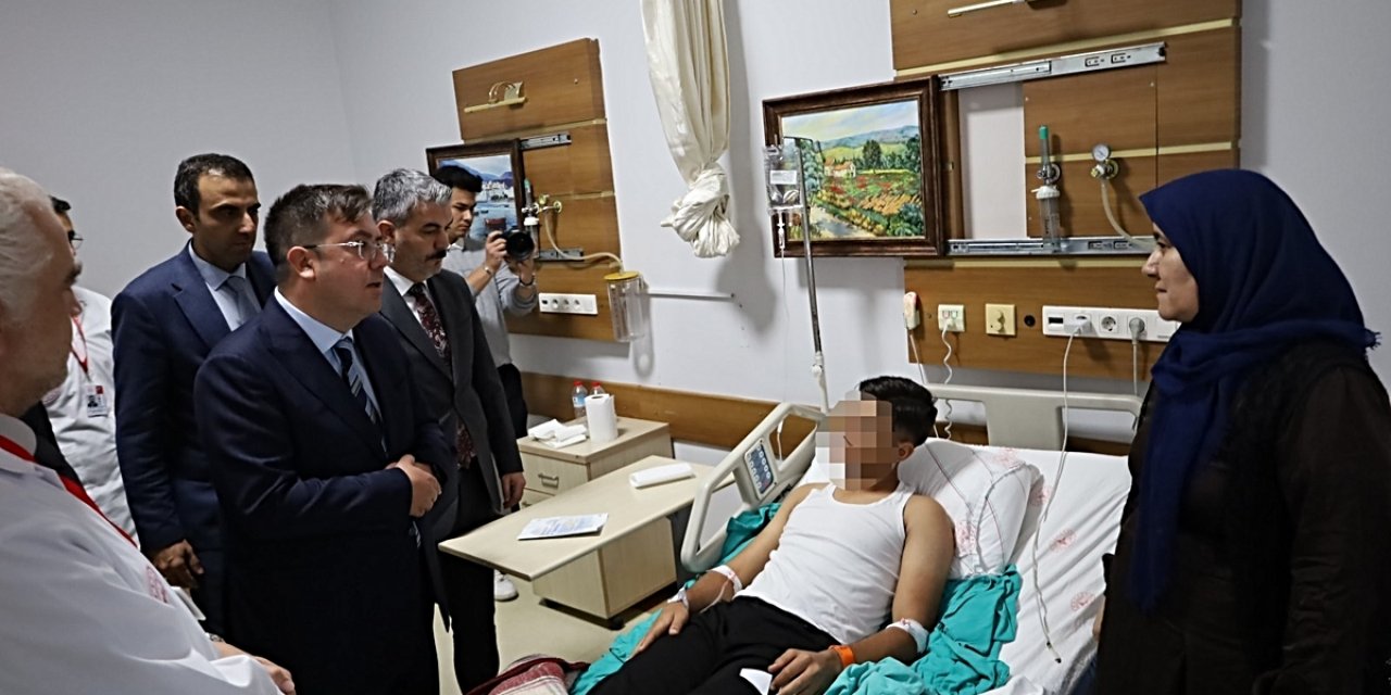 Adalet Bakan Yardımcısı Tuncay, Manisa Turgutlu'da 11 Yaralıyı Ziyaret Etti