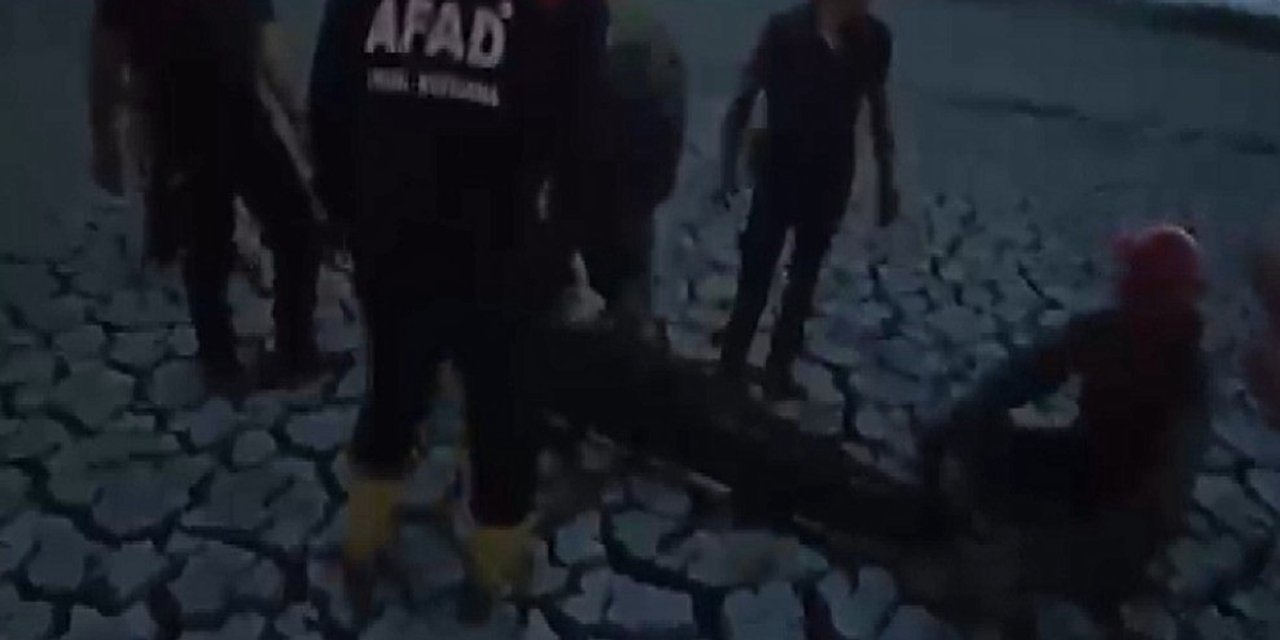 Kahramanmaraş'ta Köprü Altında Mahsur Kalan Kişiyi AFAD Ve İtfaiye Kurtardı