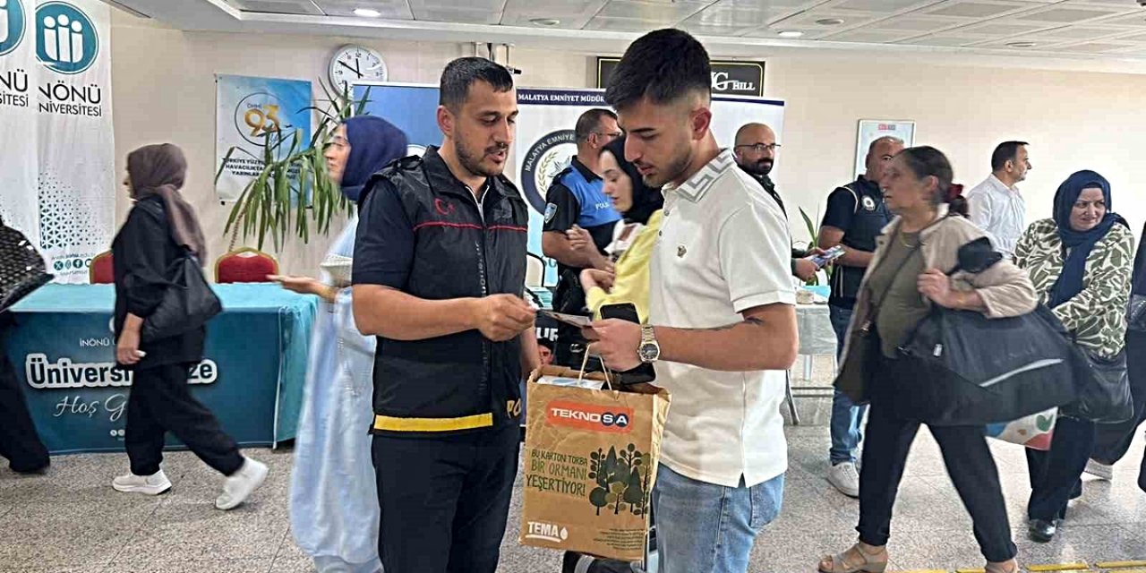 Malatya'da Emniyet, Otogar Ve Garda Öğrenci Ve Velilere UYUMA İle KADES'i Anlattı