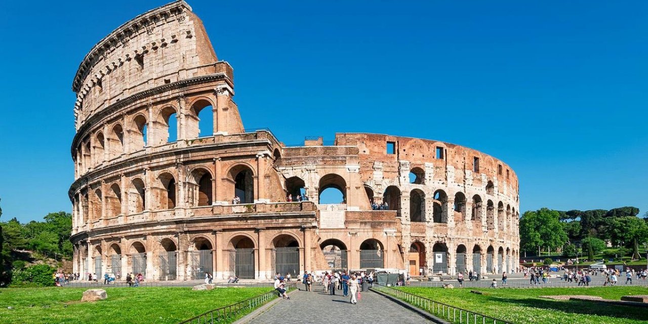 Roma'daki Simge Kolezyum'da İskeleden Düşen 22 Yaşındaki İşçi Yaşamını Yitirdi