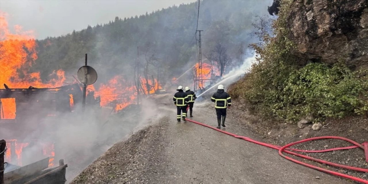 Kastamonu'da Köy Yangını: Alevler 10 Eve Sıçradı