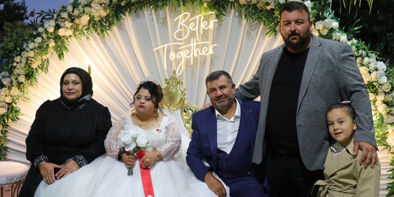 Burdur'da 28 Yaşındaki Elif Gelinliğini Giydi! Düğün Fikri İki Hafta Önce Yakaladığı Buketten Çıktı